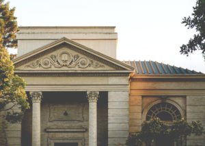 Klassizistische Frontansicht eines Gebäudes